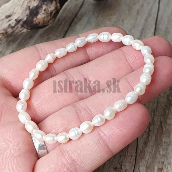 naramok-z-prirodnych-riecnych-peral-perly-podlhovaste-4-5-mm-leskly-elasticky-elegantny-