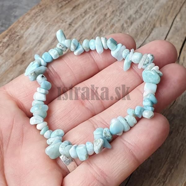 naramok-z-prirodneho-mineralu-larimar-zlomky-leskly-elasticky-tyrkysovy-bledomodry-damsky-